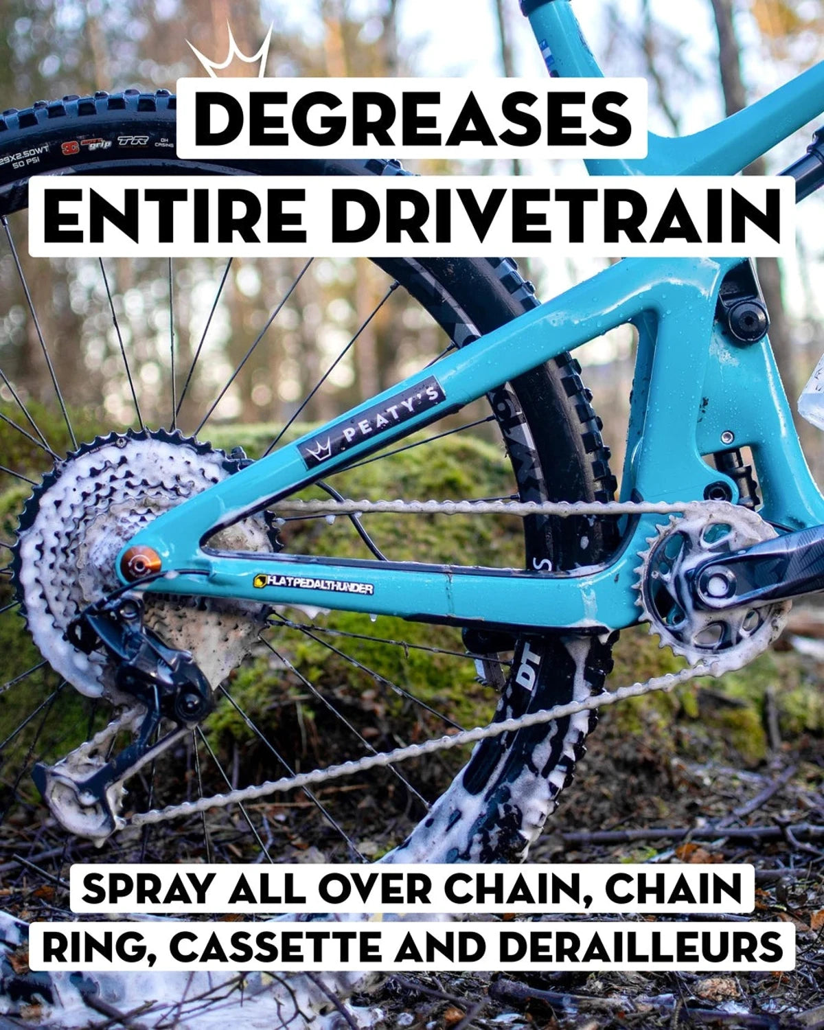 Peaty's Foaming Drivetrain Degreaser i sprayflaske til effektiv affedtning af cykelkæde og gear på cykler og ladcykler.