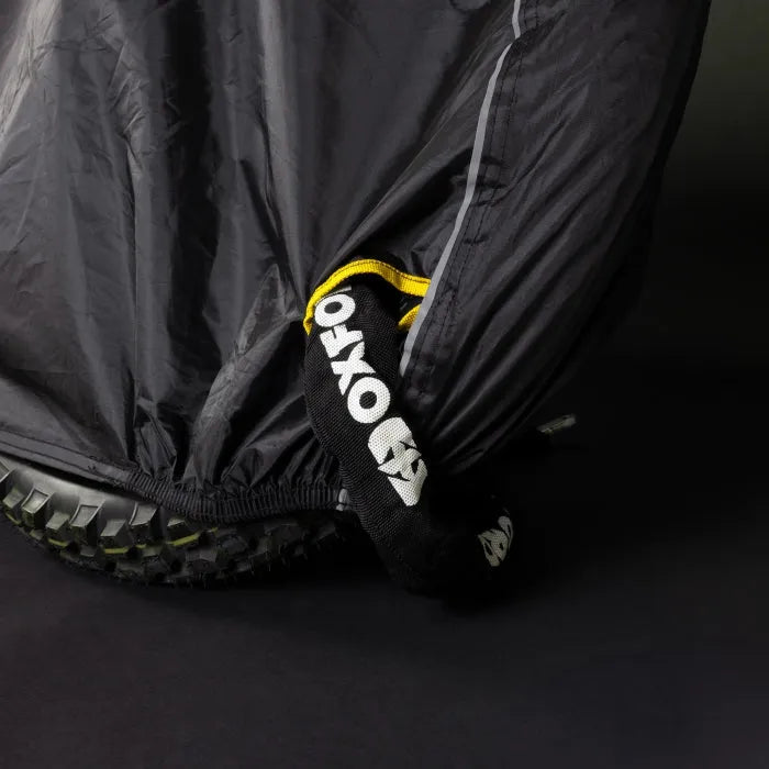 Sort Oxford Aquatex Pro MC-overtræk i slidstærkt polyester med synlig låseåbning og reflekterende detaljer.