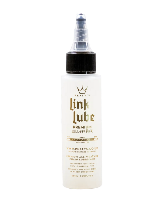 Hvid Peaty's Linklube Premium kædeolie i 60 ml flaske med sort låg og gennemsigtig tud.