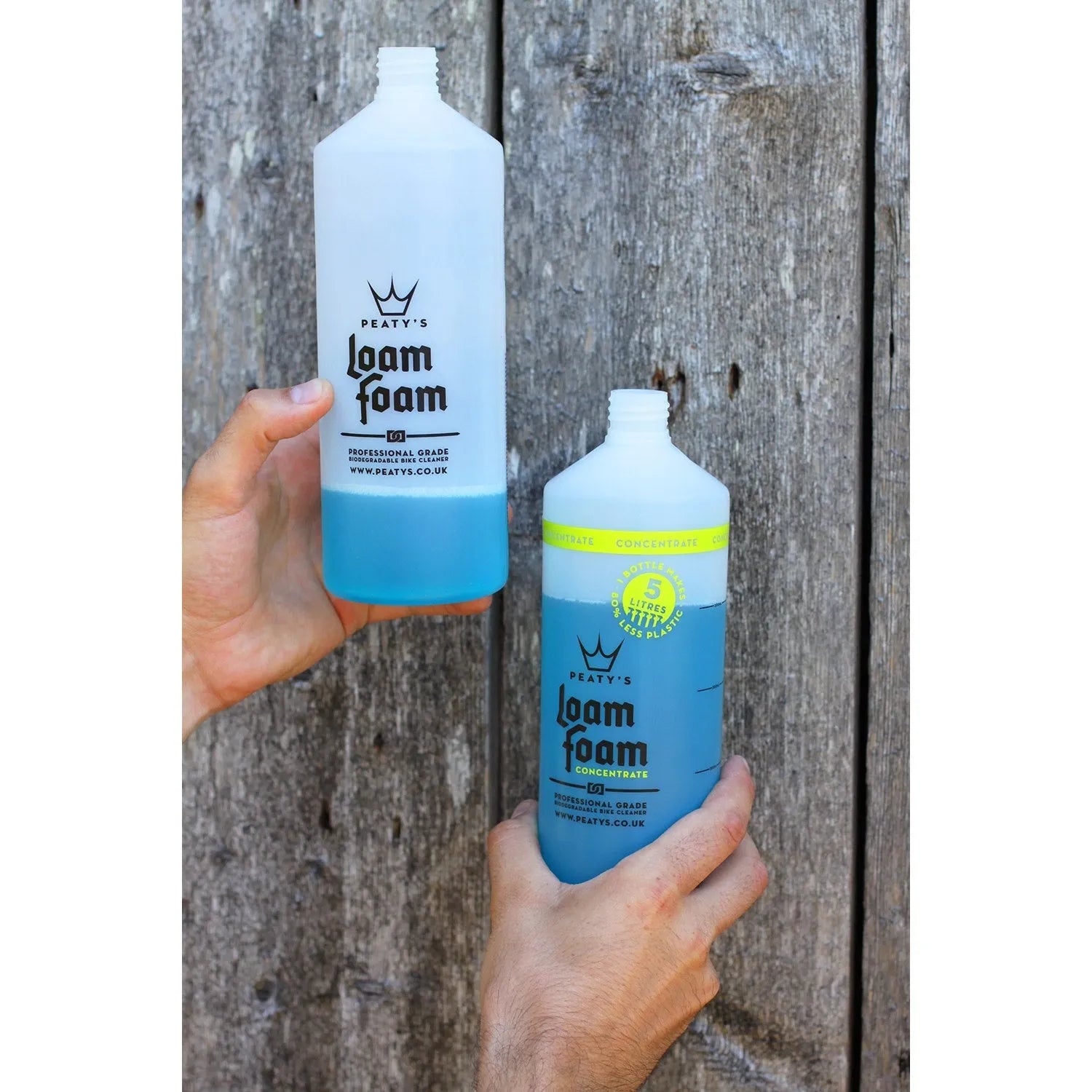 Peaty's LoamFoam Concentrate 1000ml koncentreret vaskevæske til økonomisk og effektiv rengøring af cykler og ladcykler.